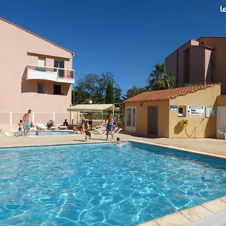 Studio Dans Avec Piscine, 100m De La Mer